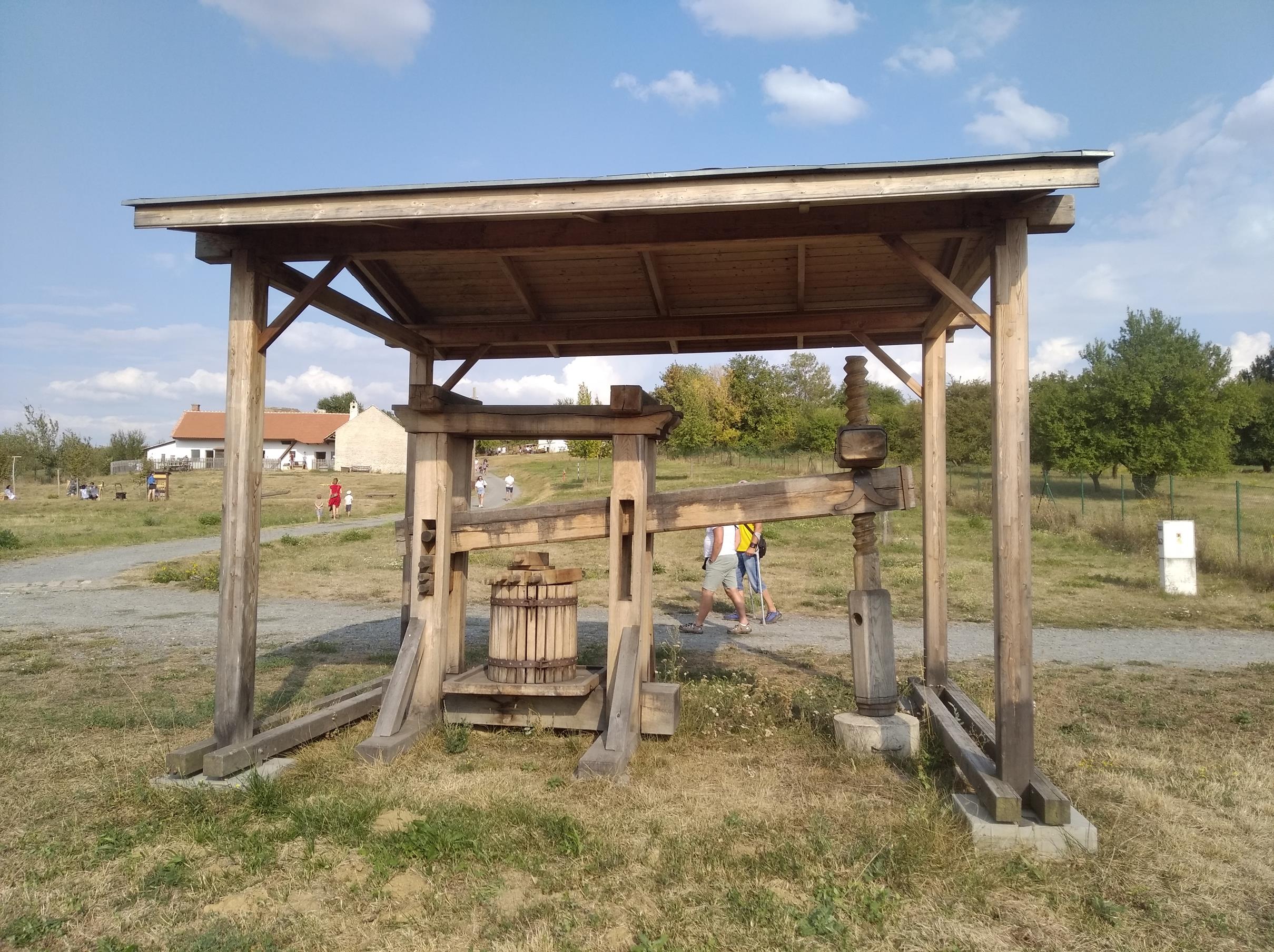 vlevanduli.cz-Slavnosti vína Uherské Hradiště, park a skanzen Rochuz